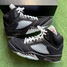 Load image into Gallery viewer, Jordan Metallic 5s Size 12
