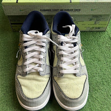 Load image into Gallery viewer, Nike Union Pistachio Low Dunks Size 8
