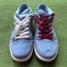 Load image into Gallery viewer, Nike Philadelphia Phillies SB Low Dunks Size 10
