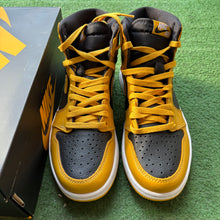 Load image into Gallery viewer, Jordan Pollen 1s Size 8

