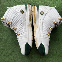 Load image into Gallery viewer, Nike LeBron SVSM Home 3s Size 8
