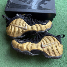Load image into Gallery viewer, Nike Foamposites Pros Size 11
