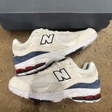 Load image into Gallery viewer, New Balance 2002Rs Size 8
