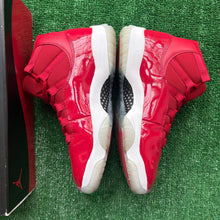 Load image into Gallery viewer, Jordan Win Like 96 11s Size 8
