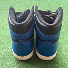 Load image into Gallery viewer, Jordan Royal 1s Size 11
