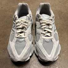 Load image into Gallery viewer, New Balance 9060s Size 12
