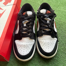 Load image into Gallery viewer, Nike Low Dunks Size 7.5
