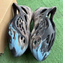 Load image into Gallery viewer, Yeezy MX Cinder Foam Runners Size 9
