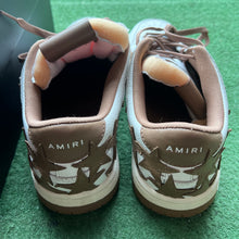 Load image into Gallery viewer, AM Stars Low Tops Size 41
