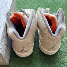 Load image into Gallery viewer, Jordan Craft Light Orewood 5s Size 9
