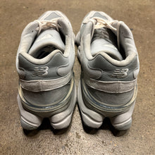 Load image into Gallery viewer, New Balance 9060s Size 12

