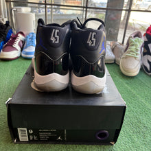 Load image into Gallery viewer, Jordan Space Jam 11s Size 9
