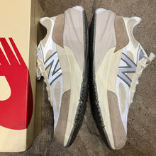 Load image into Gallery viewer, New Balance MiUSA Cream 990v6 Size 13
