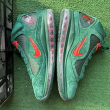 Load image into Gallery viewer, Nike LeBron FAMU 7s Size 8
