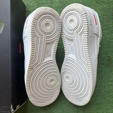 Load image into Gallery viewer, Nike Supreme Air Force 1s Size 7
