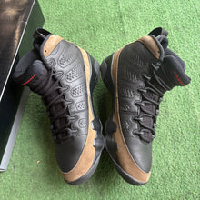 Load image into Gallery viewer, Jordan Olive 9s Size 9
