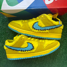 Load image into Gallery viewer, Nike SB Grateful Dead Yellow Low Dunks Size 8
