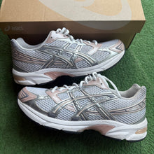 Load image into Gallery viewer, ASICS Neutral Pink Gel-1130s Size 8
