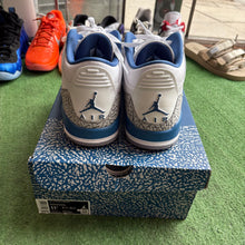 Load image into Gallery viewer, Jordan Wizard 3s Size 11.5
