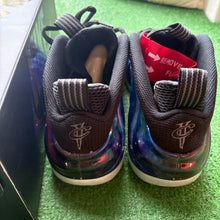 Load image into Gallery viewer, Nike Galaxy Foamposites Size 11.5
