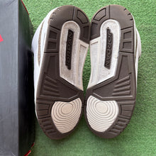 Load image into Gallery viewer, Jordan Mocha 3s Size 10
