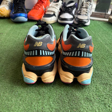 Load image into Gallery viewer, New Balance Sun Glow 9060s Size 11
