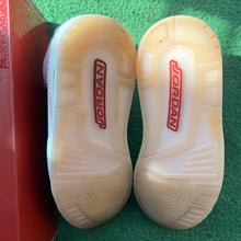Load image into Gallery viewer, Jordan Valentines Day 3s Size 10.5W/9M
