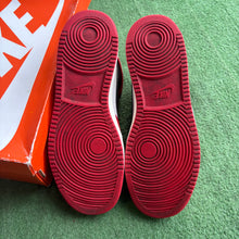 Load image into Gallery viewer, Jordan Chicago AJKOs Size 11
