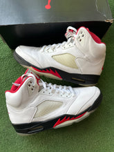 Load image into Gallery viewer, Jordan Fire Red 5s Size 11
