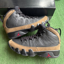 Load image into Gallery viewer, Jordan Olive 9s Size 9
