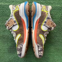 Load image into Gallery viewer, GG Sneakers Size 8

