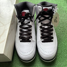 Load image into Gallery viewer, Jordan Chicago 2s Size 10.5
