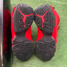 Load image into Gallery viewer, Jordan Chili 9s Size 9.5
