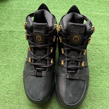 Load image into Gallery viewer, Nike Lebron Black Gold 3s Size 10
