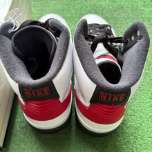 Load image into Gallery viewer, Jordan Chicago 2s Size 10.5
