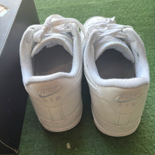 Load image into Gallery viewer, Nike Supreme Air Force 1s Size 7
