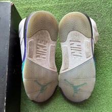 Load image into Gallery viewer, Jordan Grape 5s Size 9
