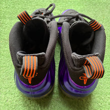 Load image into Gallery viewer, Nike Phoenix Suns Foamposites Size 8
