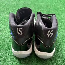 Load image into Gallery viewer, Jordan Space Jam 11s Size 11
