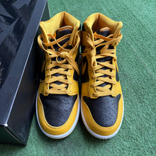 Load image into Gallery viewer, Nike Wu Tang High Dunks Size 7.5
