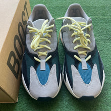 Load image into Gallery viewer, Yeezy Wave Runner 700s Size 9
