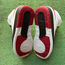 Load image into Gallery viewer, Jordan Chicago 2s Size 6Y
