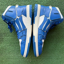 Load image into Gallery viewer, AM Skel High Tops Size 8
