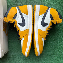 Load image into Gallery viewer, Jordan Ochre 1s Size 11.5
