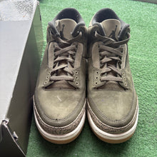 Load image into Gallery viewer, Jordan Family Affair 3s Size 10
