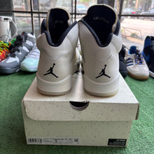 Load image into Gallery viewer, Jordan Sail 5s Size 8
