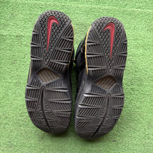 Load image into Gallery viewer, Nike Lebron Black Gold 3s Size 10
