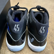 Load image into Gallery viewer, Jordan Space Jam 11s Size 11

