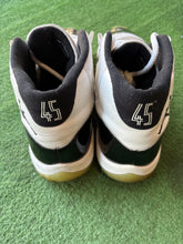 Load image into Gallery viewer, Jordan Concord 11s Size 11
