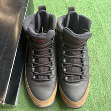Load image into Gallery viewer, Jordan Olive 9s Size 9
